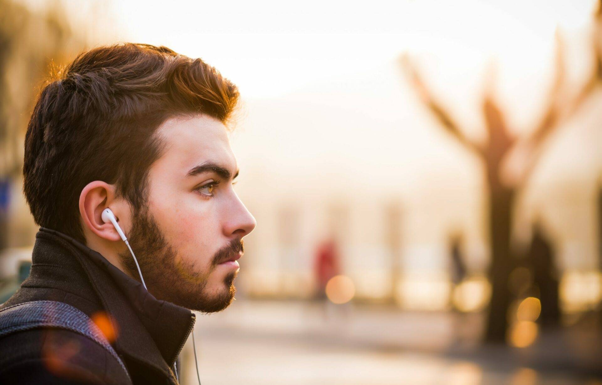listening to headphones_best audiobooks for entrepreneurs
